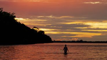 POR DO SOL NO RIO PARANÁ